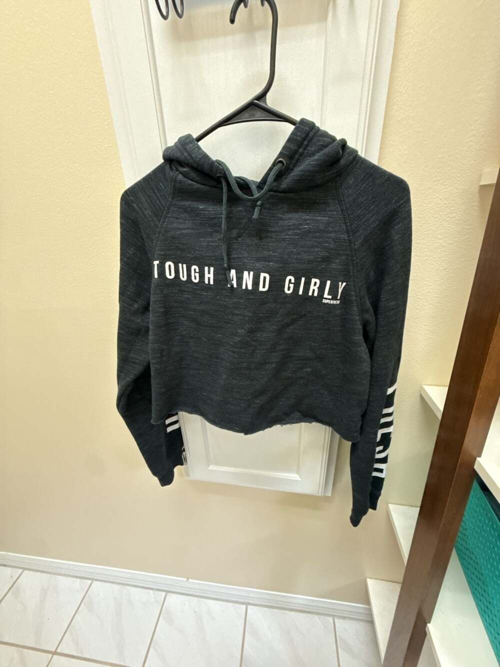 Superfresh Tough and Girly Cropped Hoodie Black Size M